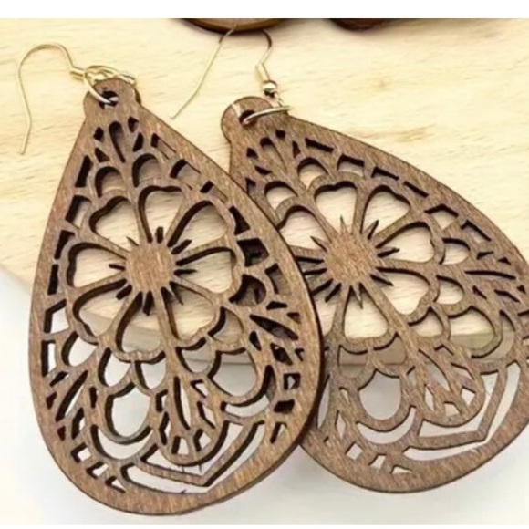 Wood Vintage Carved Flower Pattern Dangle Earrings - Picture 2 of 5